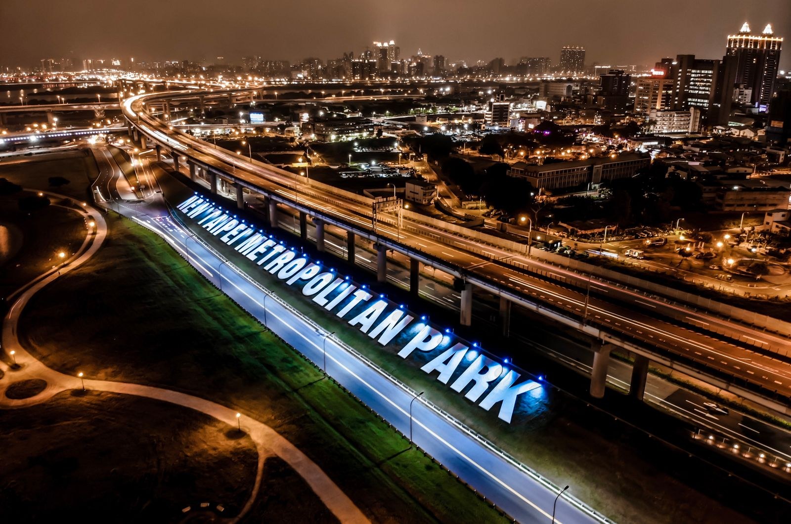 City-night commercial project frame